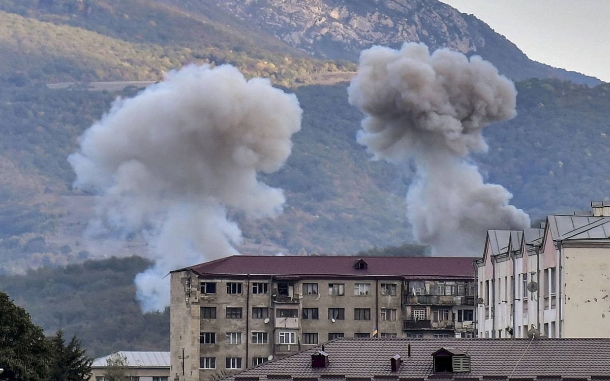 Ảnh: Thủ phủ của vùng Nagorno-Karabakh dưới hỏa lực bắn phá của đối phương